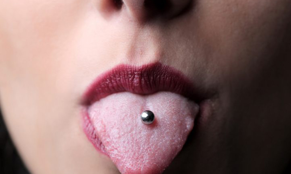 piercing de lengua falso