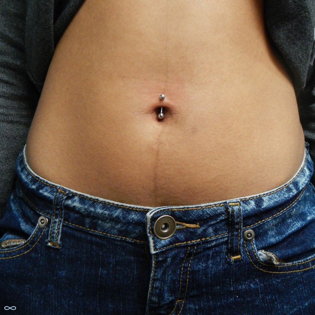 navel piercing scar