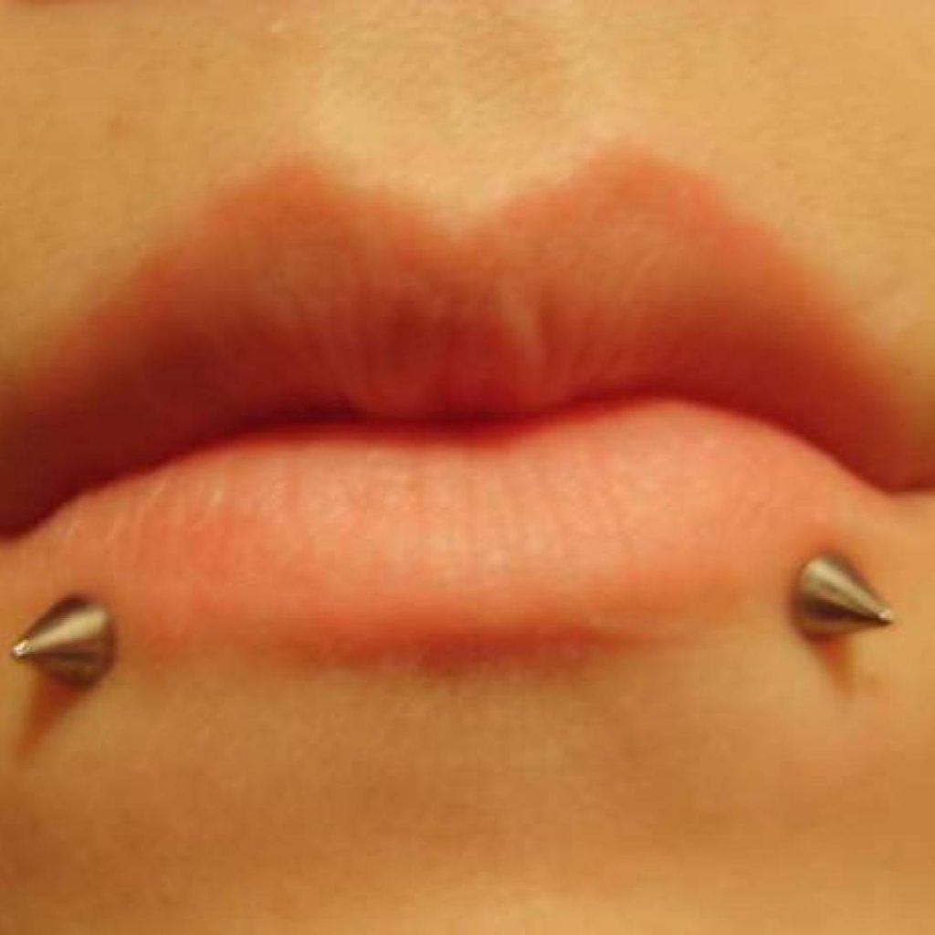 snake bites piercing pros and cons